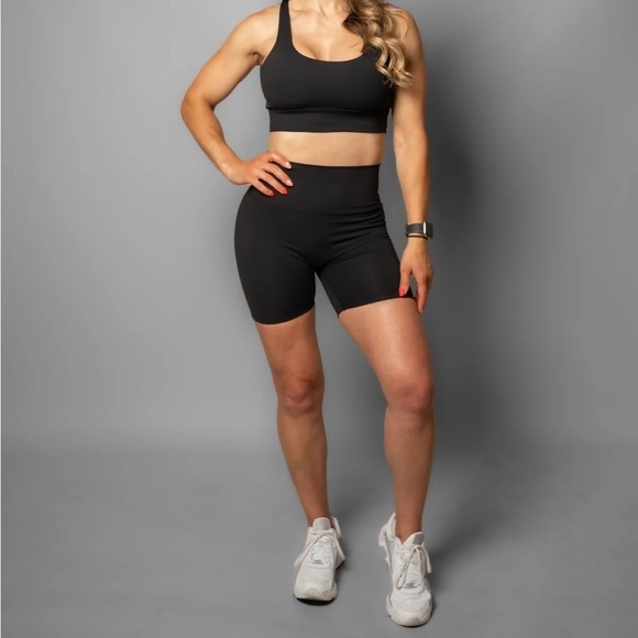 5" NEW Effortless Scrunch Shorts - Black large no front seam soft - Picture 6 of 12